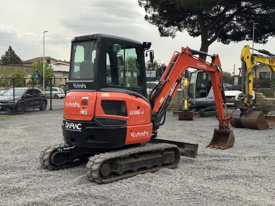 Escavatore Kubota U36 vista laterale