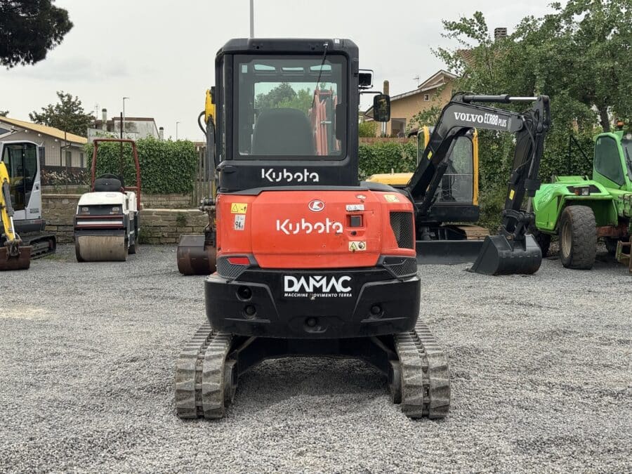 Escavatore Kubota U36 vista posteriore