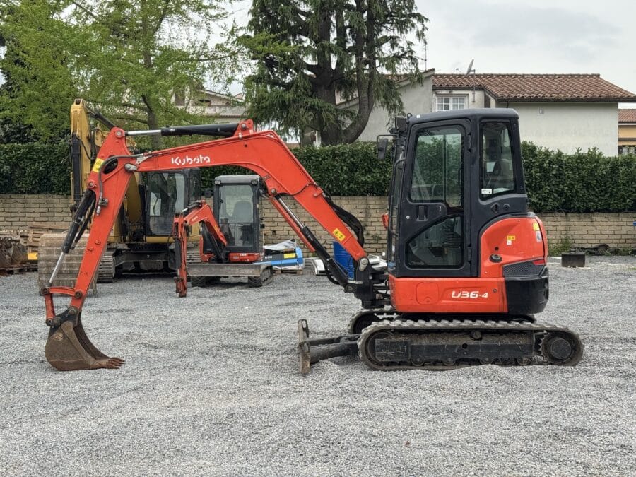 Miniescavatore Kubota U36-4 profilo sinistro