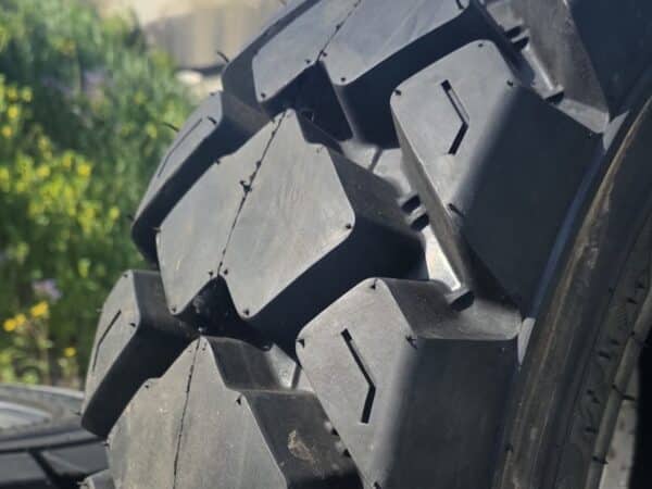 Disegno aggressivo pneumatico minipala Malhotra 10-16.5