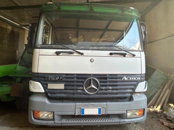 Mercedes Actros 1831 vista anteriore