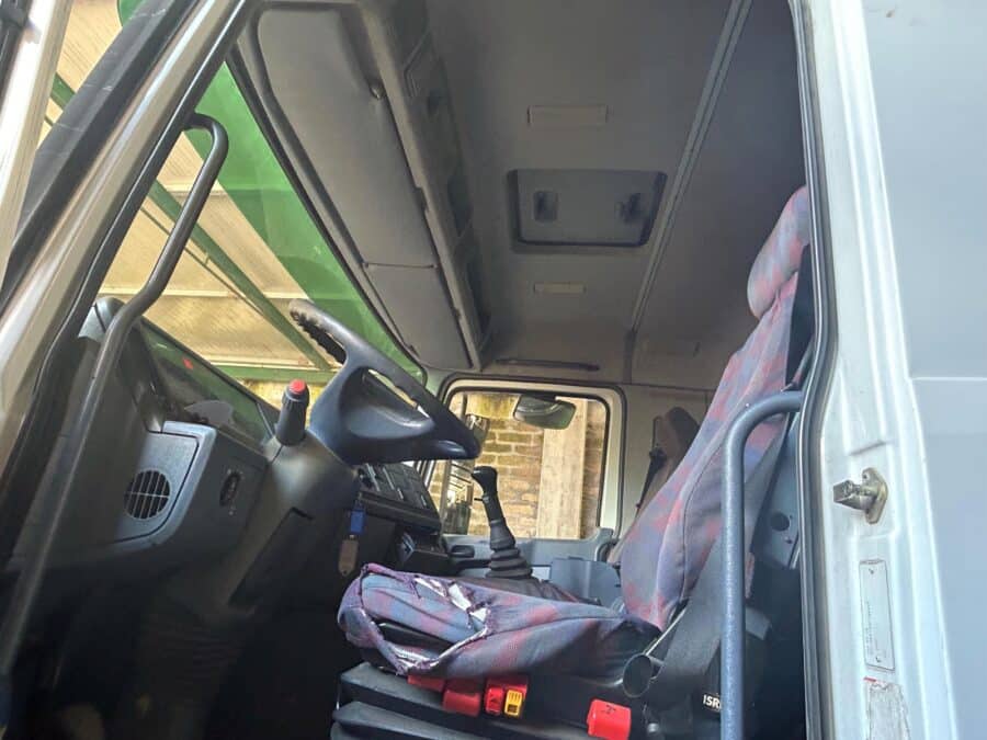Porta cabina camion aperta vista accesso interno Mercedes Actros 1831