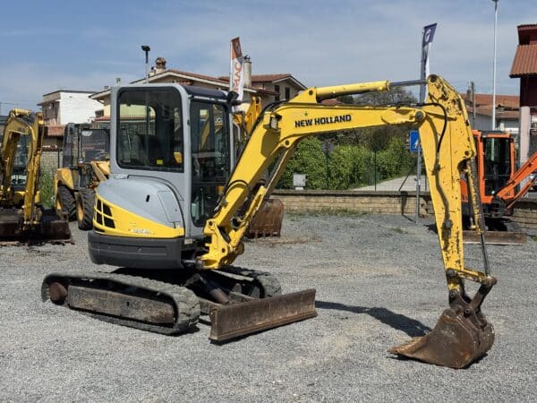 New Holland E35.2SR leggero potente e compatto