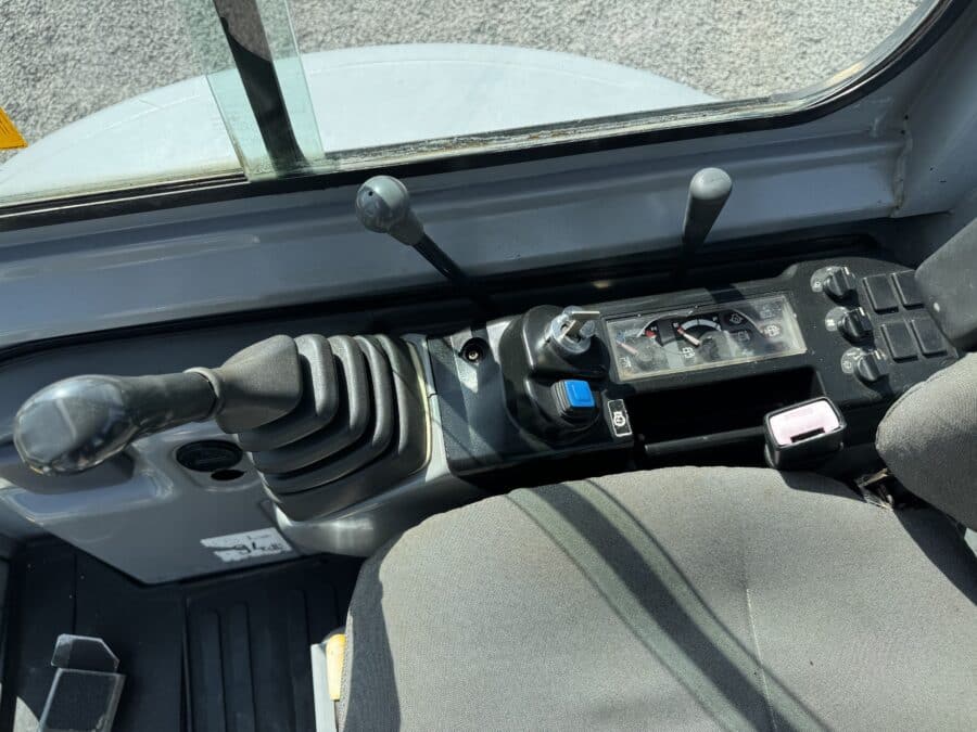 New Holland E35.2SR dettaglio comandi operatore dx