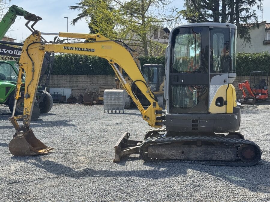 miniescavatore New Holland E35.2SR vista laterale
