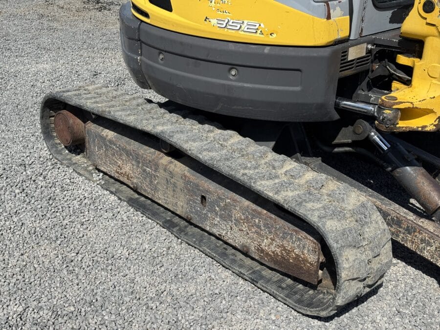 New Holland E35.2SR dettaglio cingolo dx