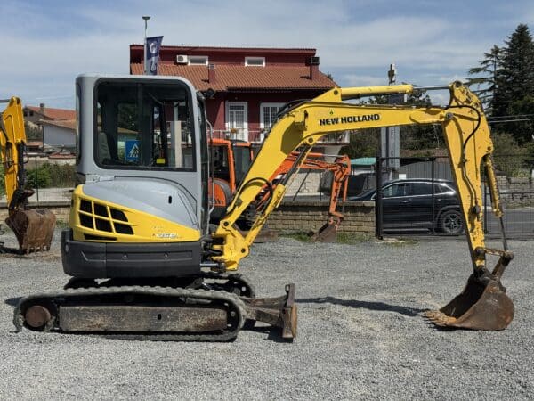 miniescavatore New Holland E35.2SR vista laterale