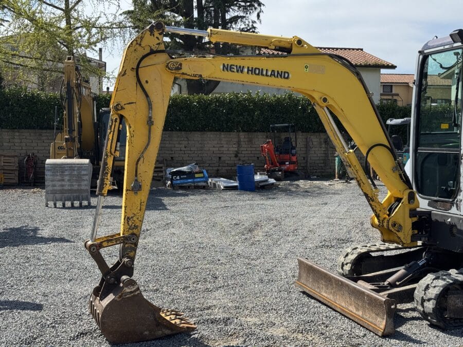 New Holland E35.2SR dettaglio. braccio monolitico