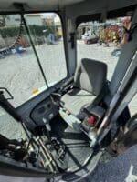 New Holland E35.2SR dettaglio cabina operatore
