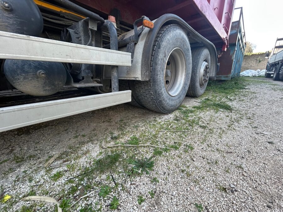 Assale posteriore e ruote camion Scania 420