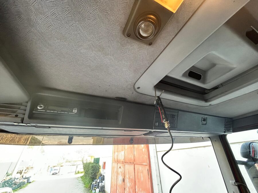 Dettaglio soffitto cabina camion Scania 420