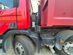 Dettaglio laterale cabina e telaio camion Scania 420