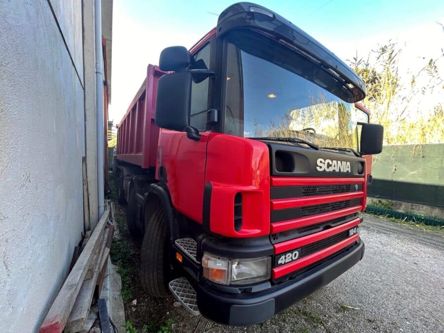 Widok z przodu pod kątem, ciężarówka Scania 420