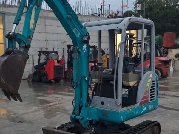 SUNWARD 17 vista frontale in cantiere a Deliceto