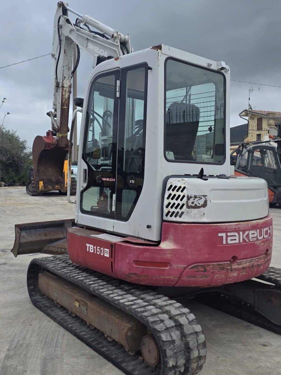Miniescavatore Takeuchi TB153 vista posteriore