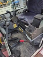 Dettaglio cabina climatizzata Takeuchi TB153