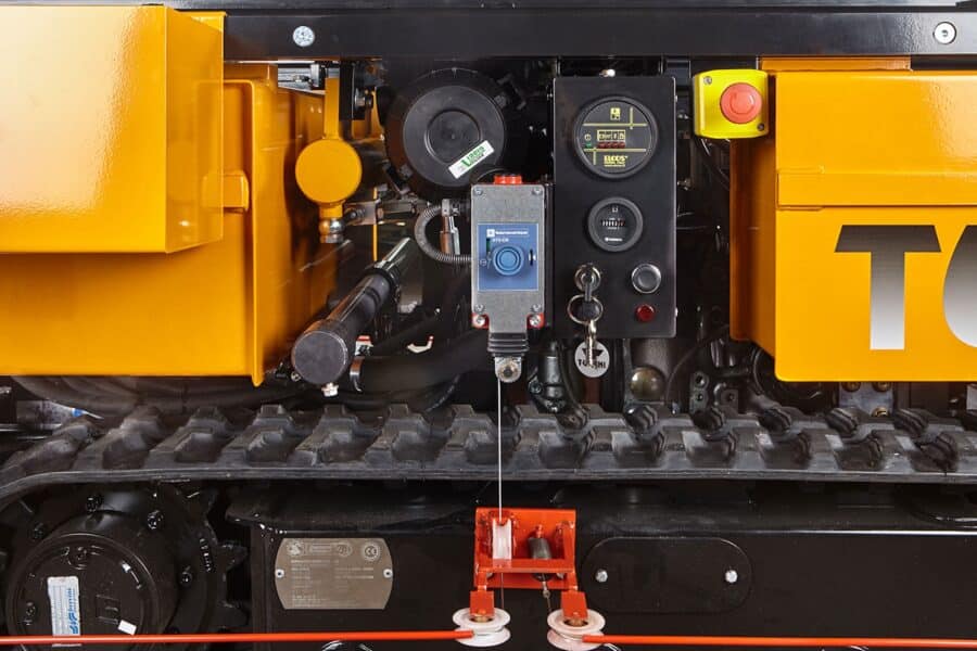 Dettaglio comandi Turchi carretto portapali con quadro strumenti