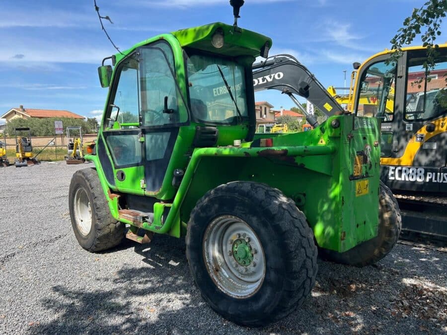 Sollevatore telescopico Merlo P40.9 vista laterale completa