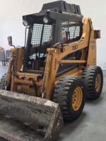 Minipala gommata CASE 75XT lato anteriore destro pronta per cantieri edili