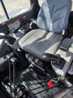 Interno cabina BOBCAT 430 FAST TRACK con sedile operatore e joystick