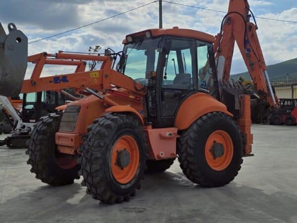 Vista laterale Fiat Kobelco B200 con braccio posteriore