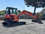 Kubota KX57-4 en vente chez DAMAC avec godet de terrassement et train chenillé.
