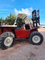 Side view of the MANITOU 50 quintal 4x4 forklift with four-wheel steering and open cab