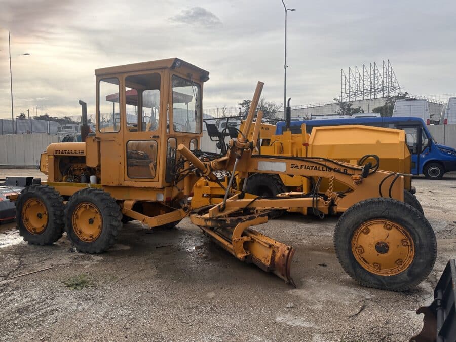 Motorgrader FIAT ALLIS 65B vue de face à vendre à Rome