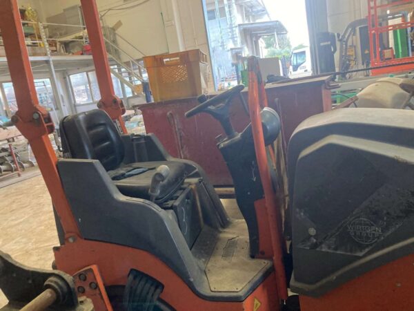 Vista comandi operatore e cabina Rops HAMM HD8