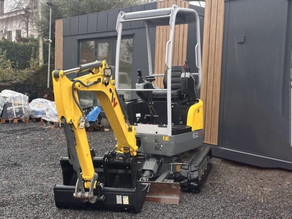 Miniescavatore Wacker Neuson EZ17 girosagoma vista frontale