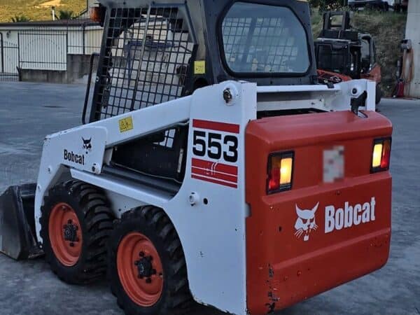 Minipala gommata Bobcat 553 usata, vista posteriore sinistra