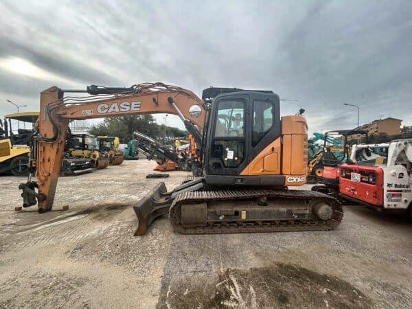 Escavatore cingolato Case CX145D SR usato, vista anteriore sinistra, del 2021, a Roma