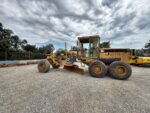 Livellatrice Caterpillar 120H usata del 2006 in Puglia, vista laterale sinistra con lama