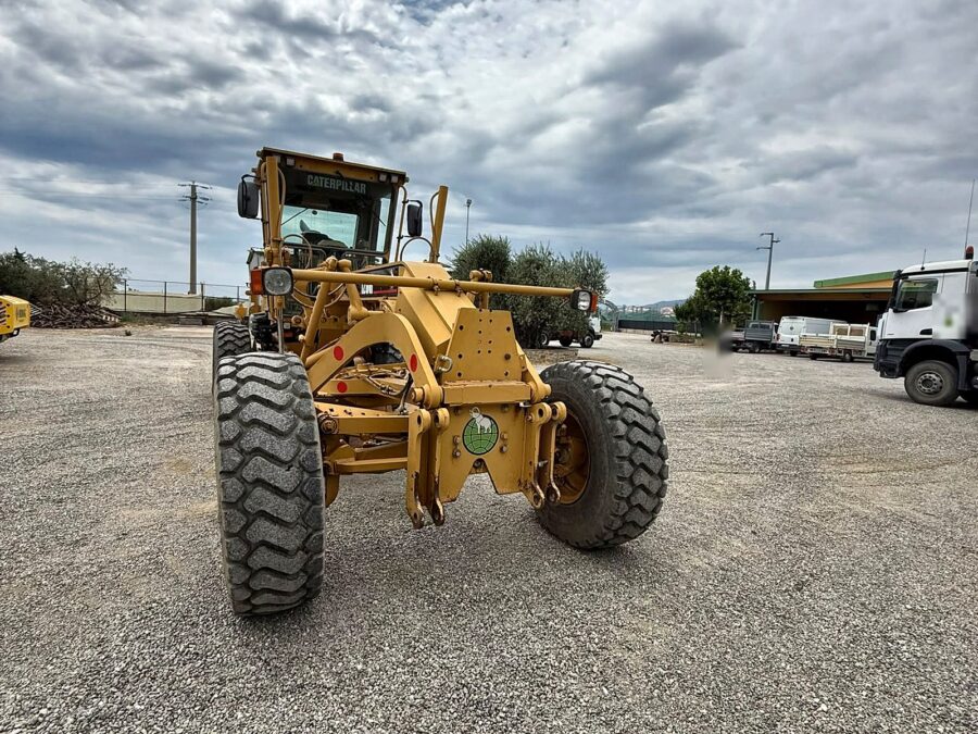 Caterpillar 120H motorgrader usato: vista anteriore