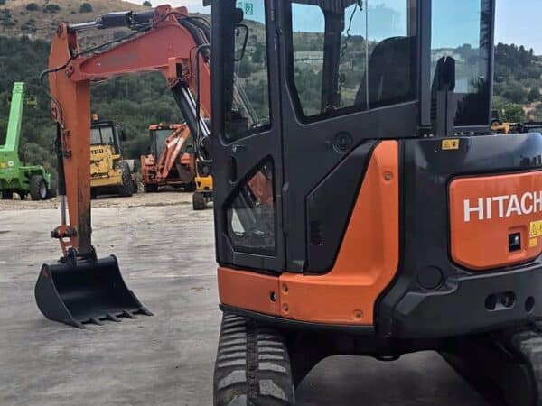 Miniescavatore Hitachi Zaxis 55U usato, vista posteriore sinistra
