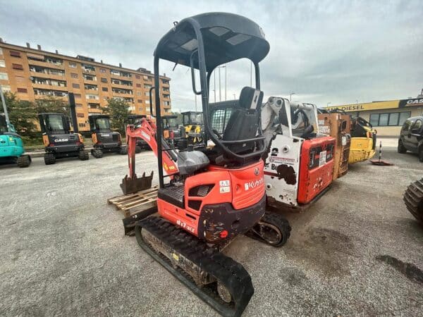Miniescavatore Kubota U17-3α usato, vista posteriore destra