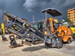 Fresatrice stradale Wirtgen W50DC usata, vista anteriore sinistra, del 2012, a Roma